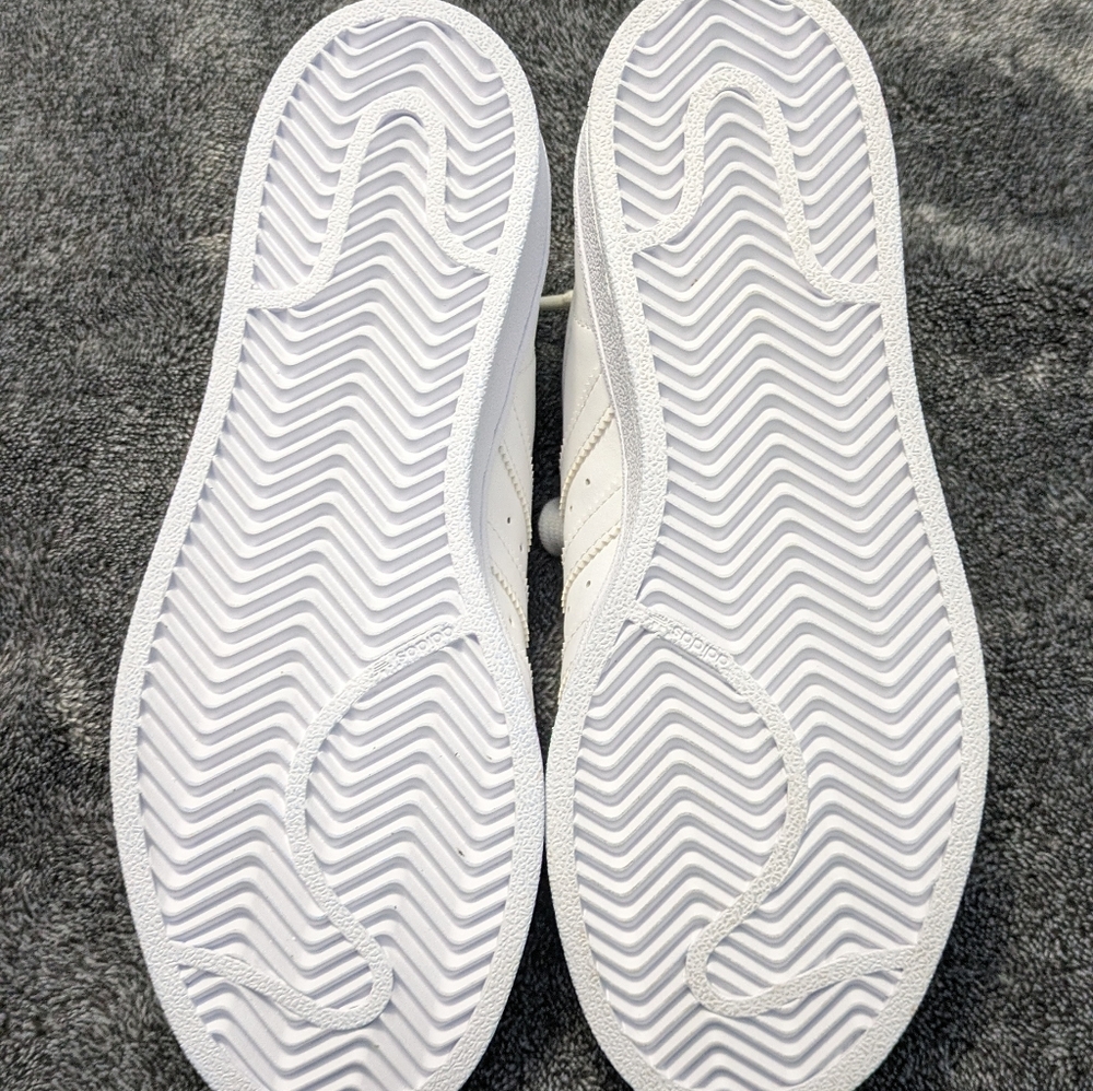 Adidas Superstar sz 4